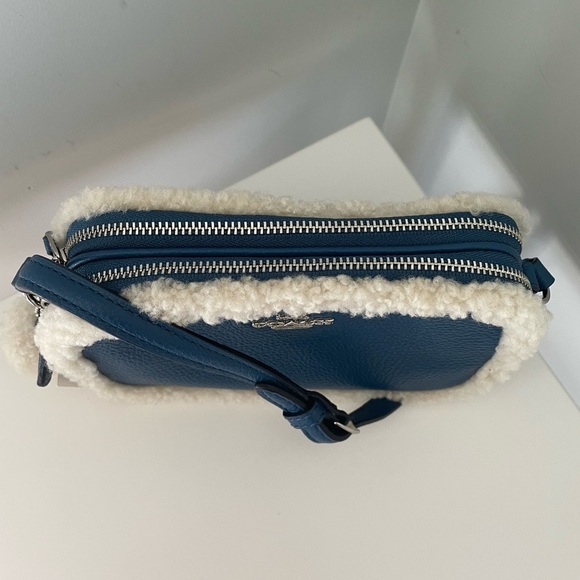Nwt Coach shearling crossbody bag - Picture 4 of 10